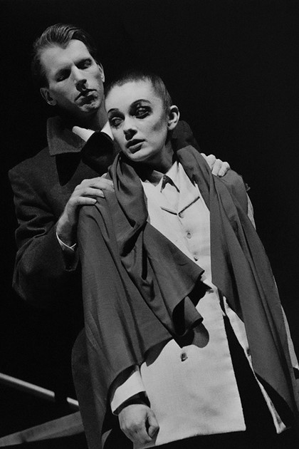 Production still for "King Lear". L-R: Mark Pegler as France, Melita Jurisic as Cordelia. Photographer: Jeff Busby