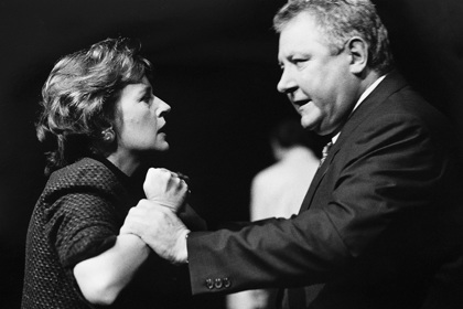 Production still for "The Goldberg Variations". L-R: Catherine Wilkin as Tosha, John Wood as Lev. Photographer: Jeff Busby