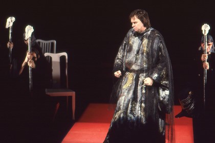 Production still for "The Chronicle of Macbeth". Peter Curtin as Macbeth. Photographer: Reimund Zunde