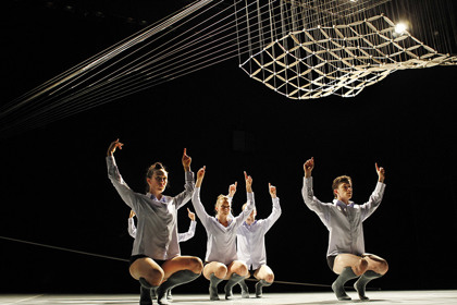 Production still for "Connected". L-R: Harriet Ritchie, Marnie Palomares (obscured), Stephanie Lake, Alisdair Macindoe, Joseph Simons. Photographer: Jeff Busby