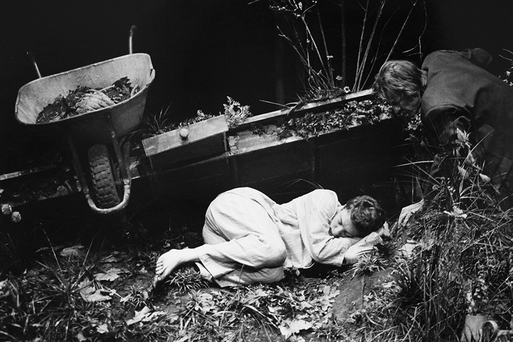 Production still for "Half and Half". L-R: Dan Spielman as Ned, Robert Menzies as Luke. Photographer: Jeff Busby