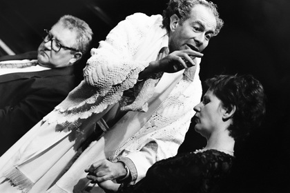 Production still for "The Goldberg Variations". L-R: John Wood, Brian Lipson, Christen O'Leary. Photographer: Jeff Busby