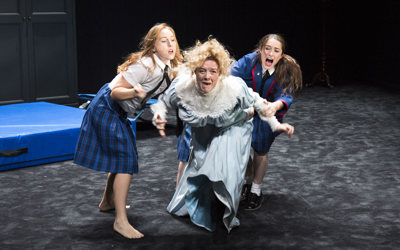 Picnic at Hanging Rock (2018)