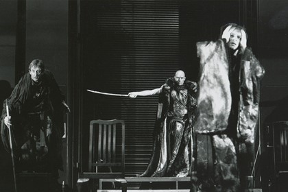 Production still for "The Chronicle of Macbeth". L-R: Oliver Sidore as Witch 2, John Nobbs as Banquo's Ghost, Peter Curtin as Macbeth. Photographer: Reimund Zunde
