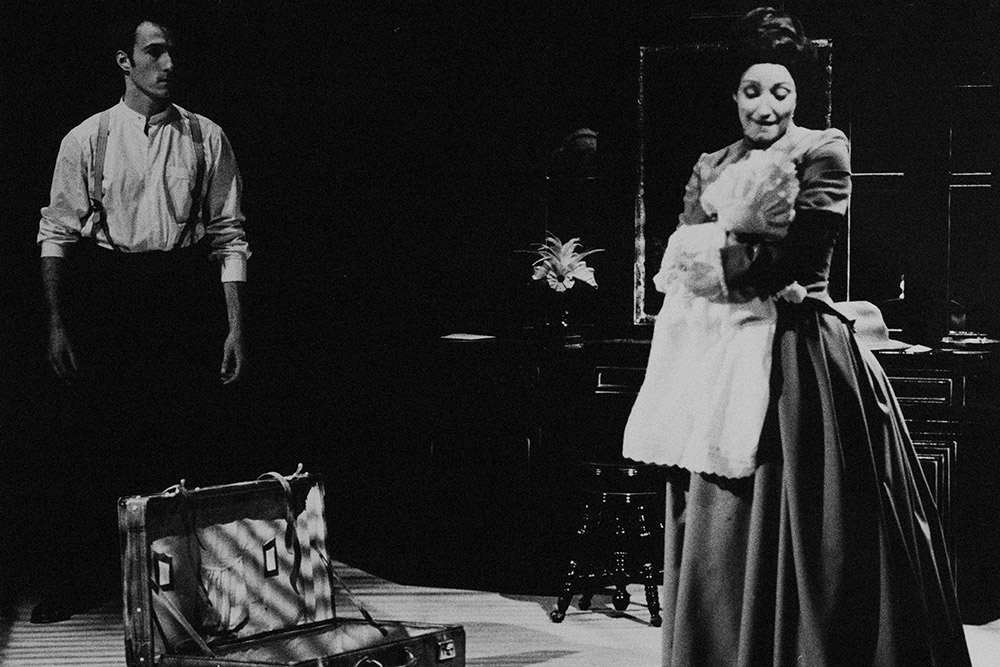 Production still for "Peach Melba". L-R: David Bonney, Helen Noonan as Melba. Photographer: Jeff Busby