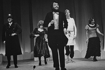 Production still for "The Ripper Show". L-R: John O'May, Evelyn Krape, John Paramor, Bruce Spence, Deidre Rubenstein. Photographer: Jeff Busby