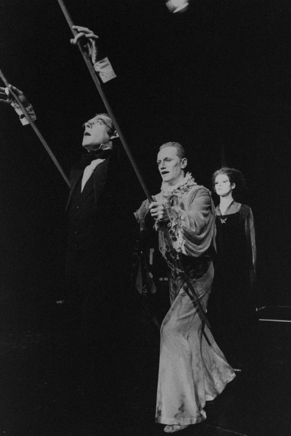Production still from "The Fall of the House of Usher". L-R: Terence McGinity as Edgar, Steven Berkoff as Roderick Usher, Annie Stainer as Madeline Usher. Photographer: Roger Morton